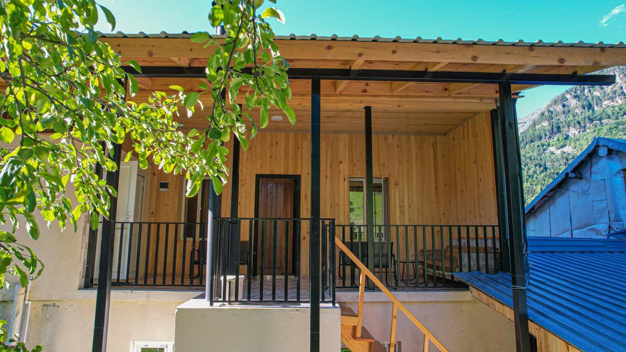 Givi Kakhiani'S Guesthouse Zhabeshi Kültér fotó