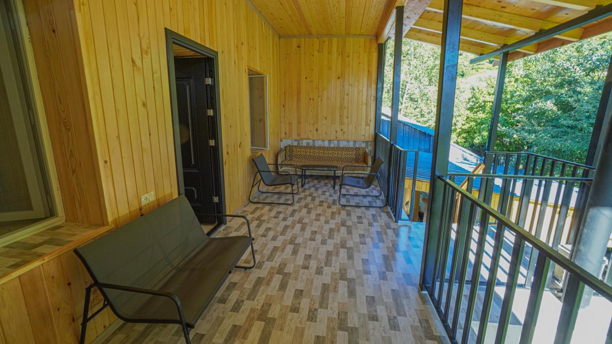Givi Kakhiani'S Guesthouse Zhabeshi Kültér fotó