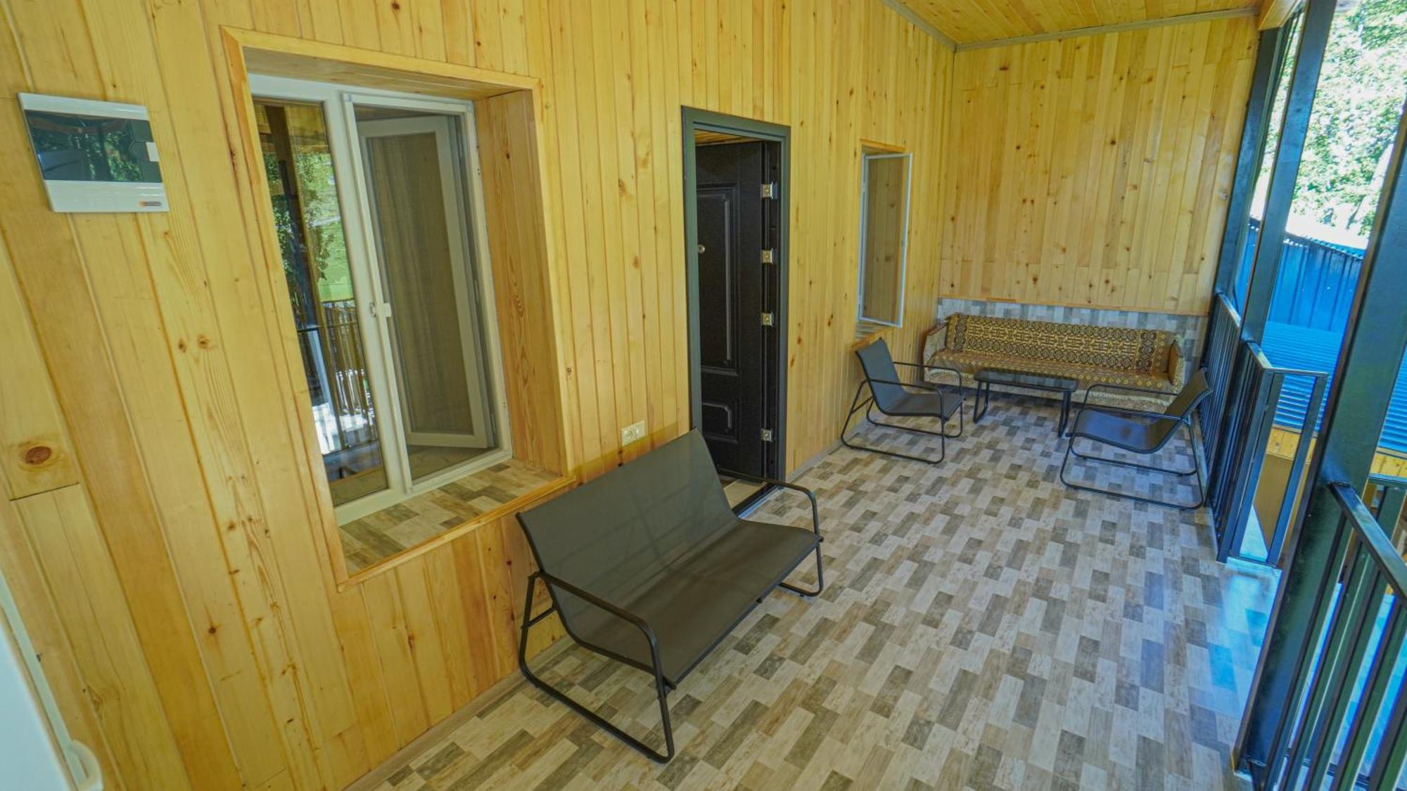 Givi Kakhiani'S Guesthouse Zhabeshi Kültér fotó